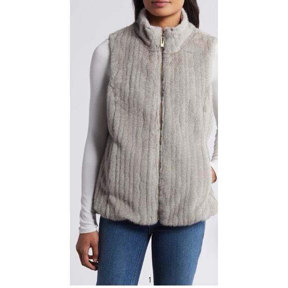 Via Spiga Jackets & Blazers - Via Spiga Women’s Size Small Faux fur Reversible Vest Light Gray